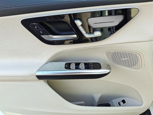 Used 2023 Mercedes-Benz GLC 300 4MATIC image 13