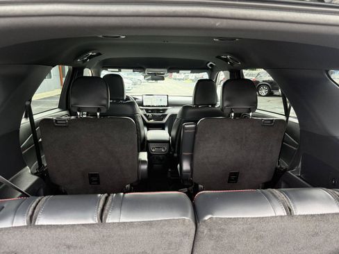 Used 2025 Ford Explorer ST-Line AWD/4WD image 29