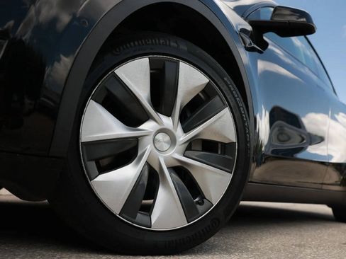 Used 2021 Tesla Model Y 2WD image 25