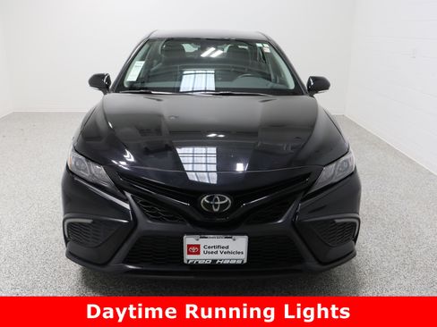 Used 2023 Toyota Camry SE image 3