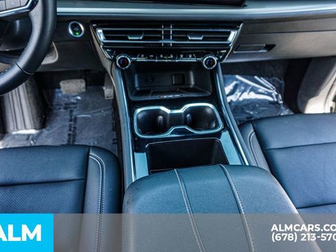 Used 2025 Chevrolet Traverse LT AWD/4WD image 43
