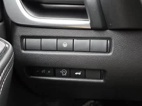 Used 2024 Nissan Rogue SV image 12