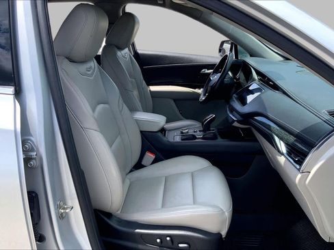 Used 2022 Cadillac XT4 Premium Luxury w/ Safety Alert Package AWD/4WD image 9