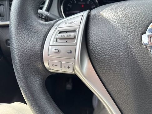 Used 2016 Nissan Rogue SV FWD image 31