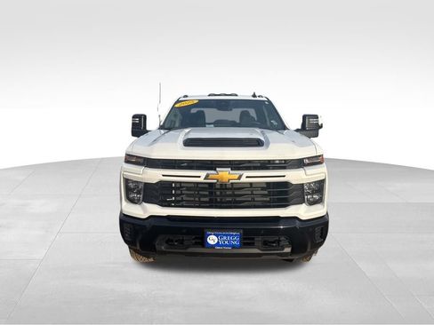 Used 2025 Chevrolet Silverado 2500 Custom w/ Custom Value Package image 4