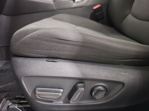 Used 2025 Toyota RAV4 XLE AWD/4WD image 30