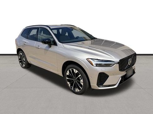 Used 2026 Volvo XC60 B5 Plus AWD/4WD image 3
