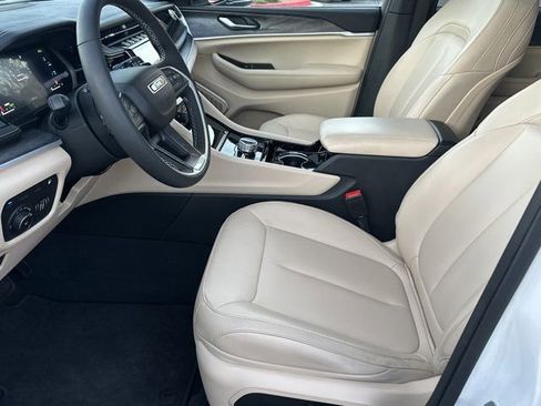 Used 2023 Jeep Grand Cherokee 4WD 4xe image 9