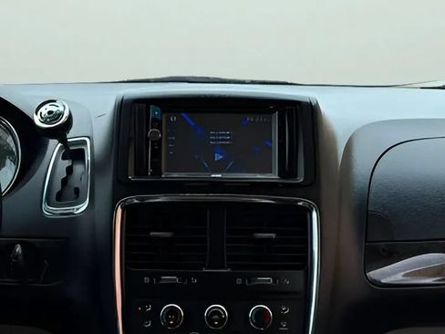 Used 2012 Dodge Grand Caravan SXT w/ UConnect Hands-Free Group FWD image 26