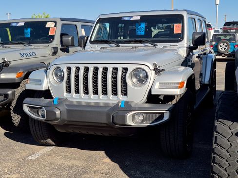 Used 2023 Jeep Wrangler Unlimited Sahara AWD/4WD image 21