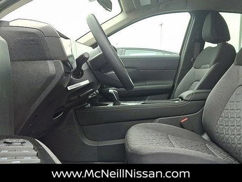 New 2025 Nissan Kicks SV image 9