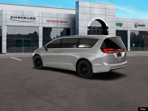 New 2026 Chrysler Pacifica Select image 4