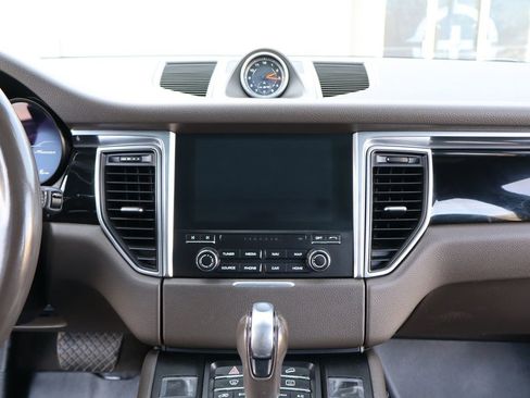 Used 2017 Porsche Macan image 17