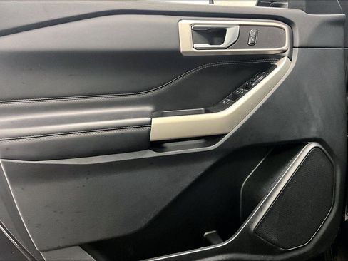 Used 2021 Ford Explorer XLT w/ Equipment Group 202A image 22