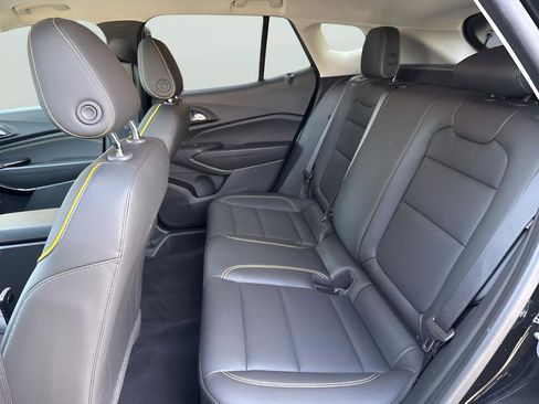 Used 2024 Chevrolet Trax ACTIV w/ Sunroof Package image 9