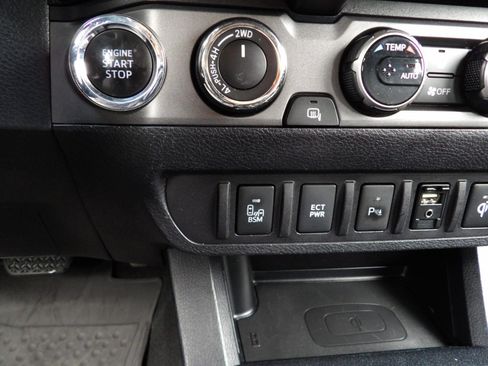 Used 2017 Toyota Tacoma TRD Pro image 31