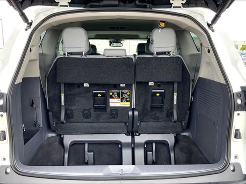 Certified 2024 Toyota Sienna XLE FWD image 34