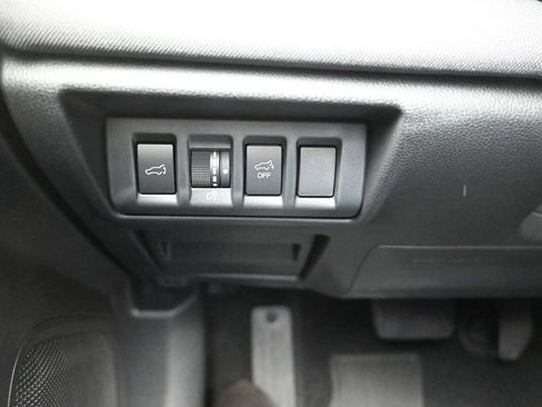 Used 2025 Subaru Outback Premium AWD/4WD image 18