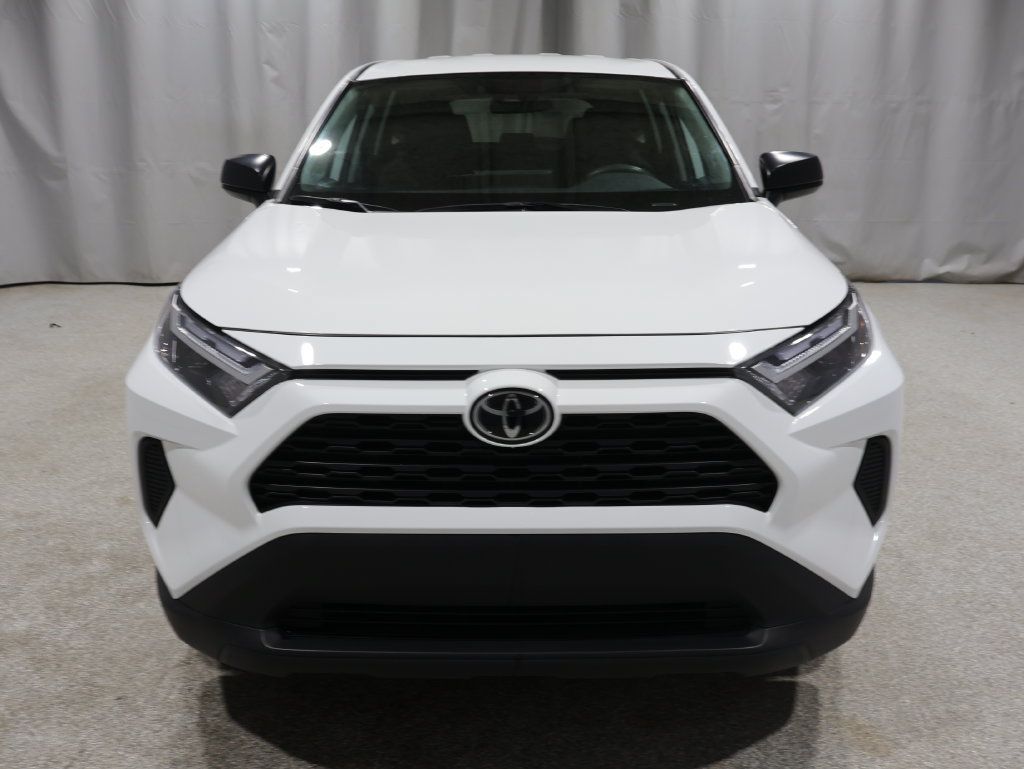 Used 2025 Toyota RAV4 LE AWD/4WD image 8