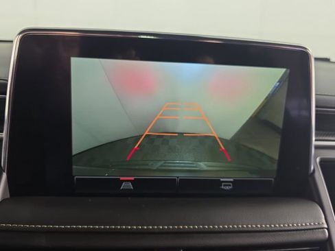 Used 2023 GMC Yukon XL SLT image 14