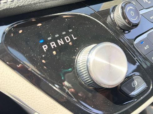 Used 2023 Chrysler Pacifica Limited FWD image 22