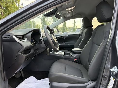 Used 2025 Toyota RAV4 LE AWD/4WD image 8