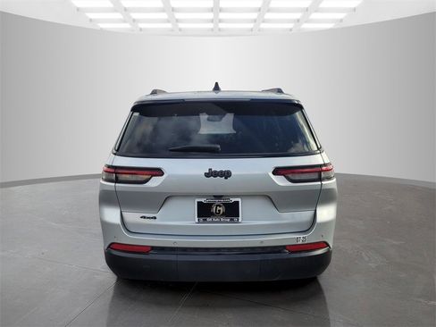 Used 2023 Jeep Grand Cherokee L Laredo image 5