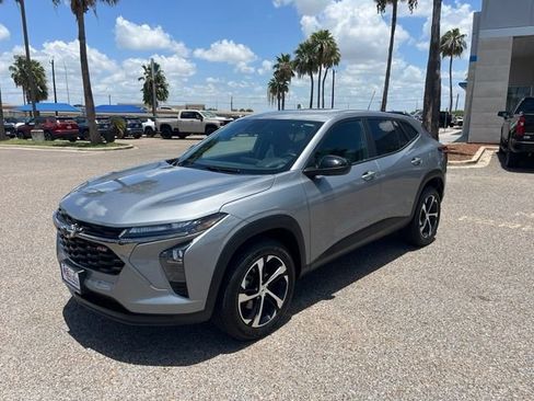 Used 2026 Chevrolet Trax RS FWD image 3