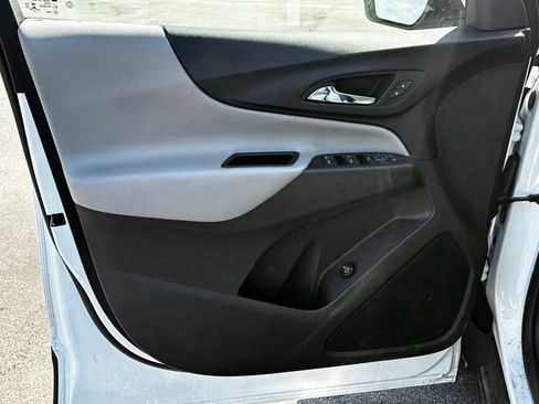 Used 2020 Chevrolet Equinox LT AWD/4WD image 16