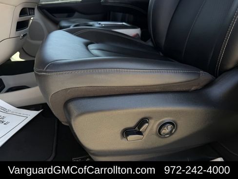 Used 2024 Chrysler Pacifica Touring-L FWD image 28