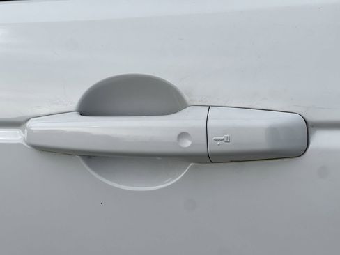 Used 2016 Land Rover Discovery Sport HSE image 40