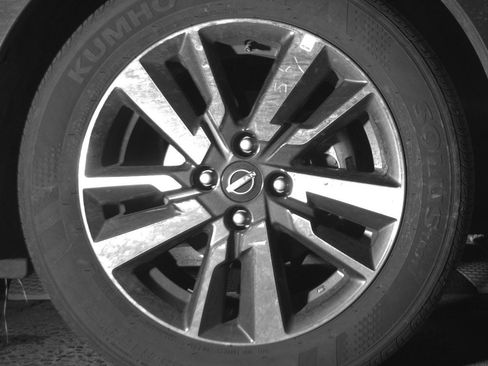 Used 2025 Nissan Versa SV FWD image 13