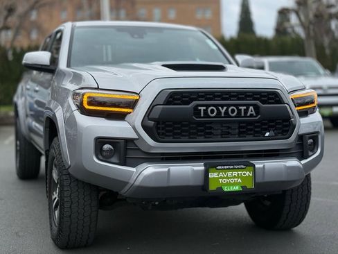 Used 2018 Toyota Tacoma TRD Sport image 7
