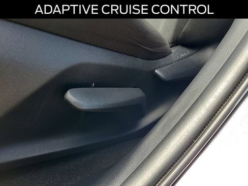 Used 2021 Toyota RAV4 LE AWD/4WD image 17
