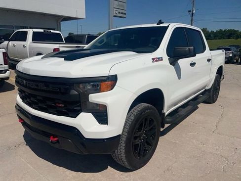 Used 2025 Chevrolet Silverado 1500 Custom Trail Boss AWD/4WD image 2