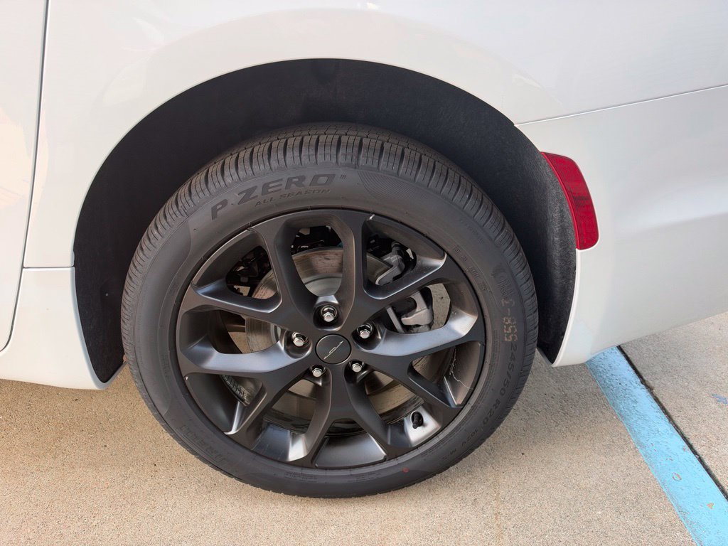 New 2027 Chrysler Pacifica Select AWD/4WD image 11
