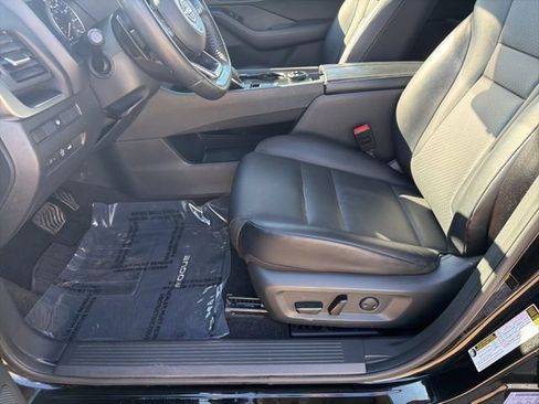 Used 2023 Nissan Rogue SV w/ SV Premium B Package image 17