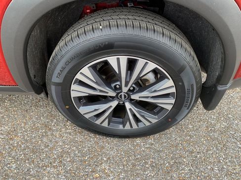 Used 2023 Nissan Rogue SV FWD image 8