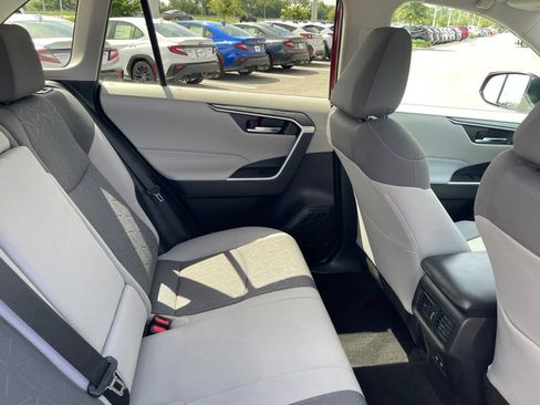 Used 2021 Toyota RAV4 XLE w/ Convenience Package FWD image 29