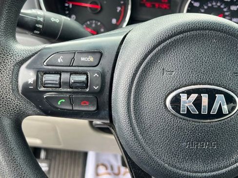 Used 2016 Kia Sedona LX w/ LX Convenience Package image 19