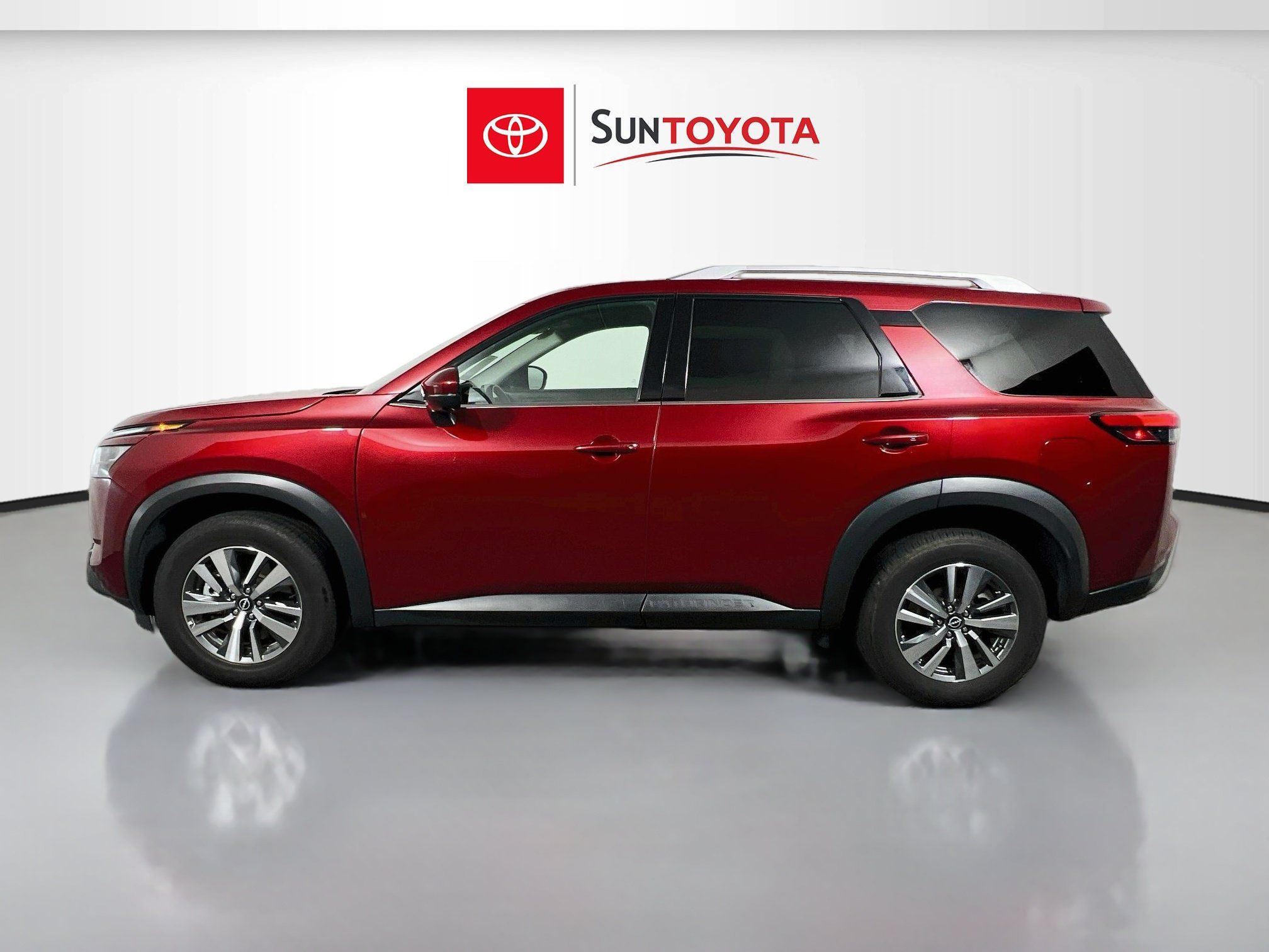 Used 2025 Nissan Pathfinder SL FWD image 7