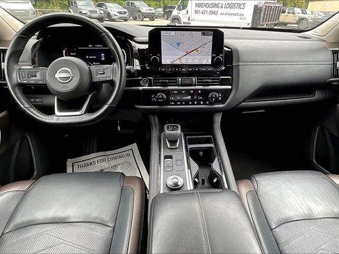 Used 2024 Nissan Pathfinder Platinum image 15