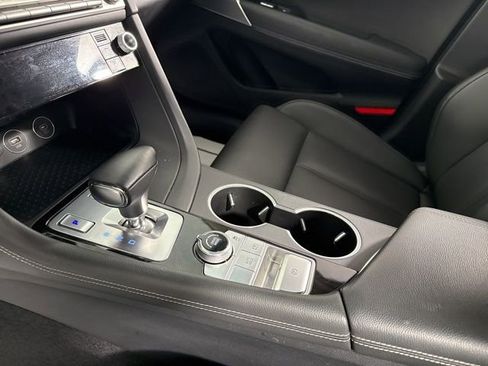 Used 2025 Genesis G70 2.5T image 25