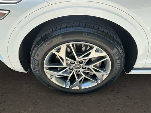 Used 2025 Genesis GV70 2.5T AWD/4WD image 10