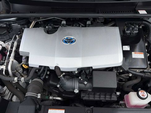 Used 2022 Toyota Prius L Eco FWD image 17