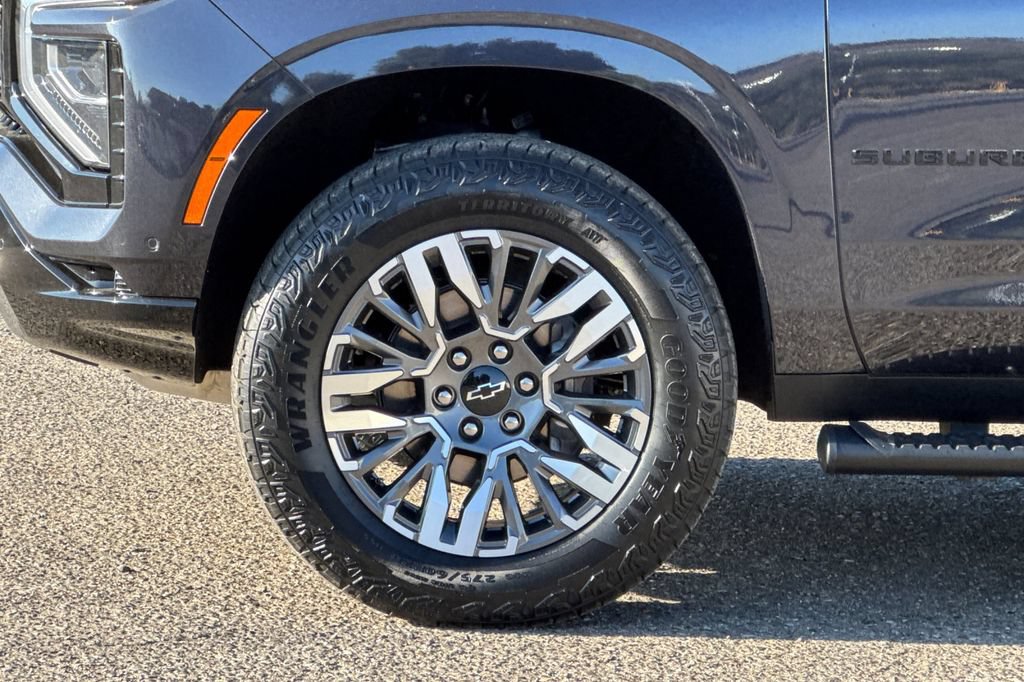 Used 2025 Chevrolet Suburban Z71 AWD/4WD image 34