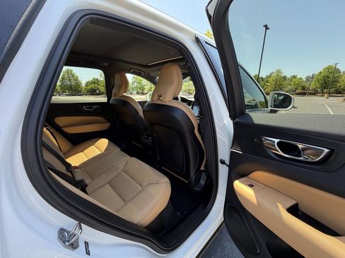 Used 2019 Volvo XC60 T5 Inscription image 14