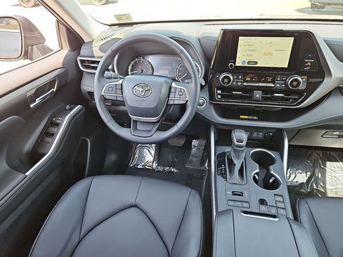 Certified 2025 Toyota Highlander XLE AWD/4WD image 16