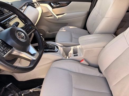 Certified 2022 Nissan Rogue Sport SL w/ Premium Package AWD/4WD image 17
