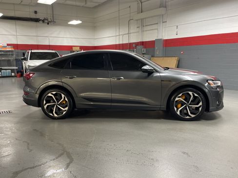 Used 2022 Audi e-tron Premium Plus w/ Premium Plus Package image 11